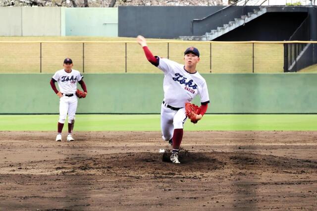 ２回無失点に抑えた桐光学園・林