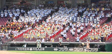 声援を送るスタンドの広島商応援団（撮影・北村雅宏）