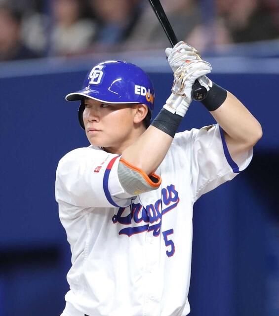 中日・村松が負傷交代 初回に背中に死球