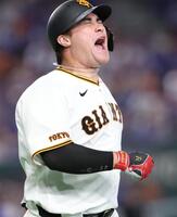 ５回、ファウルに叫ぶリチャード（撮影・佐々木彰尚）