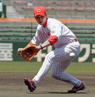 広島時代に三塁を守る新井