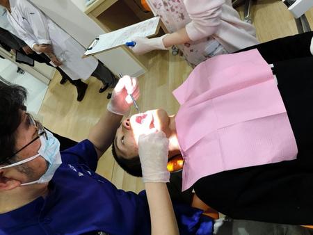 歯科検診を受けるドラフト１位・中村奨