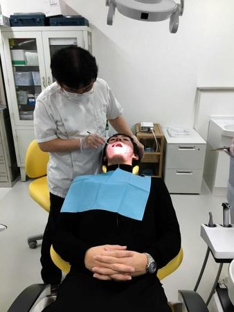 　歯科検診を受けるケムナ