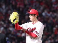 　３回、２点を失い、ベンチに下がる森下（撮影・市尻達拡）