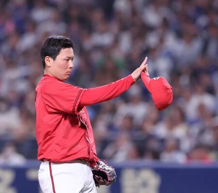 　１０回、石原にサインを送る栗林（撮影・市尻達拡）