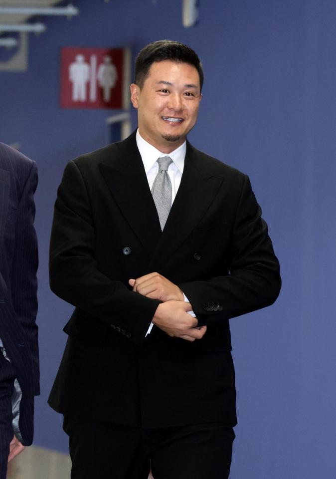 　契約更改交渉に臨む森（撮影・市尻達拡）