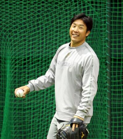 　キャッチボールをする石原（撮影・市尻達拡）