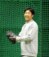 　キャッチボールをする石原（撮影・市尻達拡）