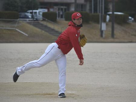 　野球教室で小学生と対決する斉藤