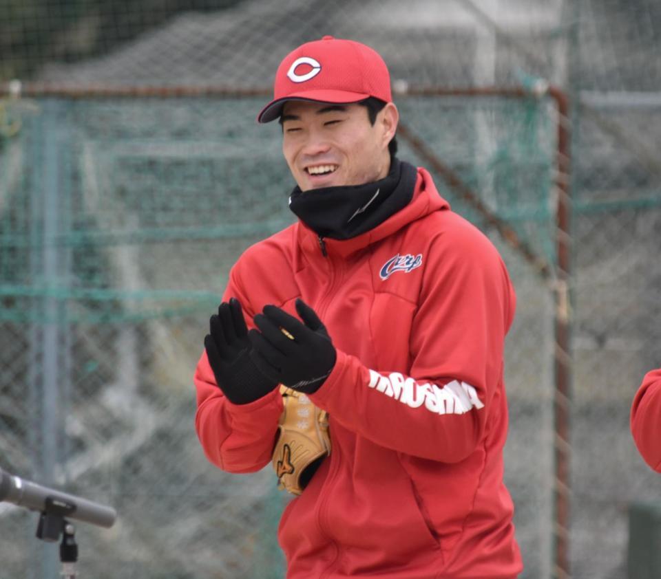 　野球教室で笑みを浮かべる斉藤