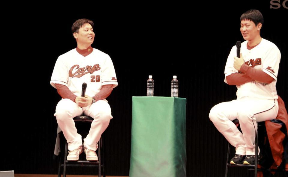 　堂林（右）とイベントに参加した栗林