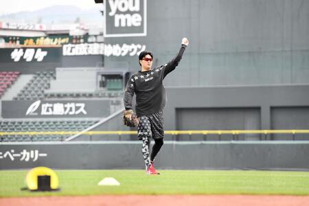 キャッチボールを行う床田（撮影・畠山賢大）