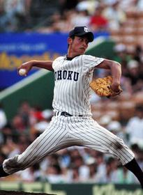 甲子園のマウンドで力投する東北高校のダルビッシュ有投手