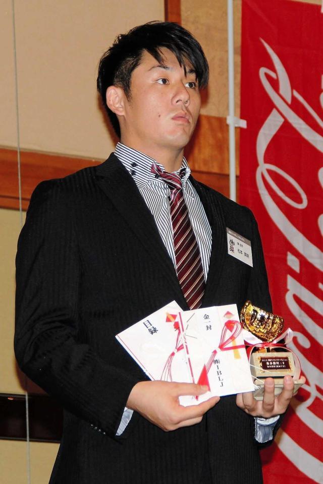 　高知のエース・松本英明は、２冠を手に現役生活と別れを告げた（写真・高田博史）
