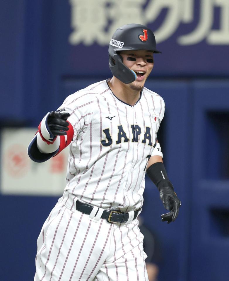 １回、右越え３ランを放った佐藤輝（撮影・伊藤笙子）