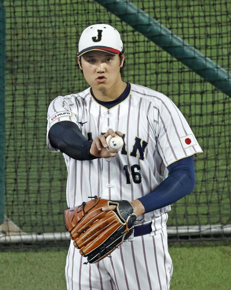　実戦形式の打撃練習に登板したＷＢＣ日本代表の大谷翔平