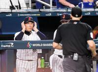 チャレンジを要求する井端監督（撮影・伊藤笙子）