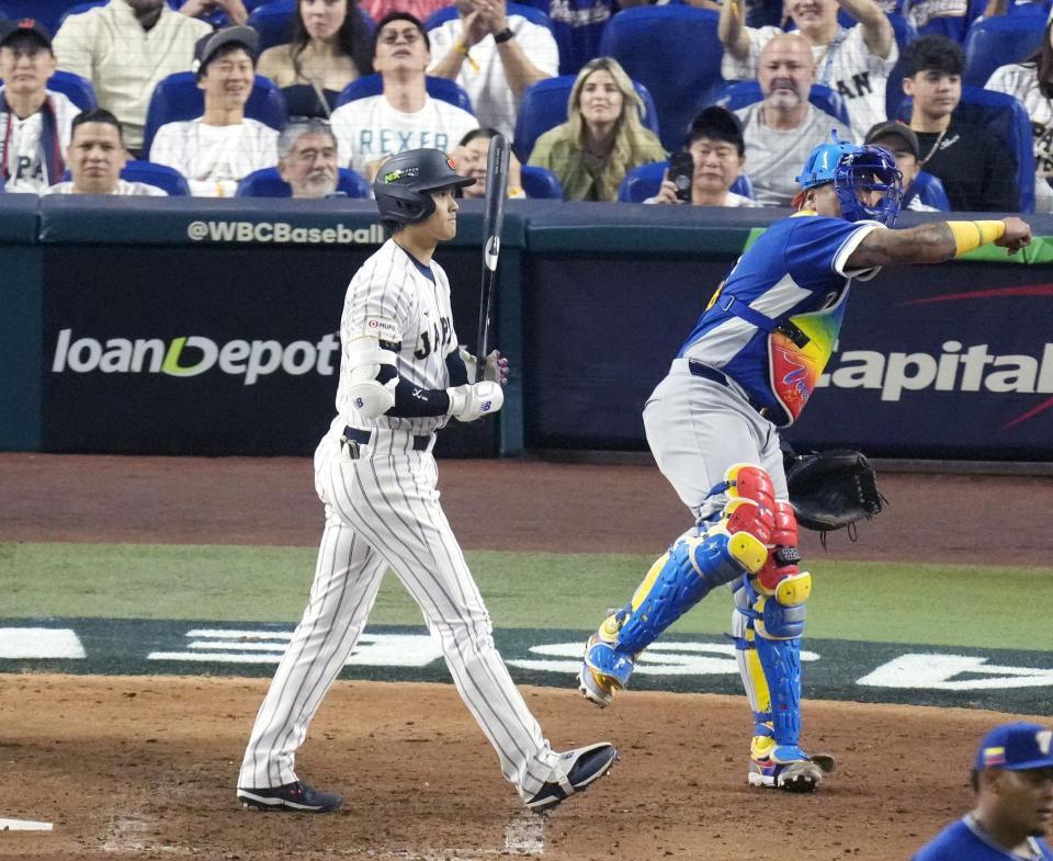 　７回、見逃し三振に倒れた大谷（共同）