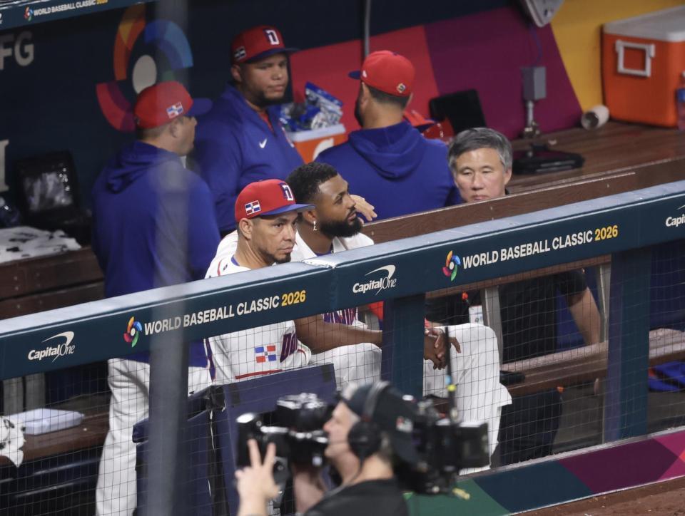 決勝進出を逃し、ベンチで呆然とするドミニカ・カミネロ（撮影・伊藤笙子）