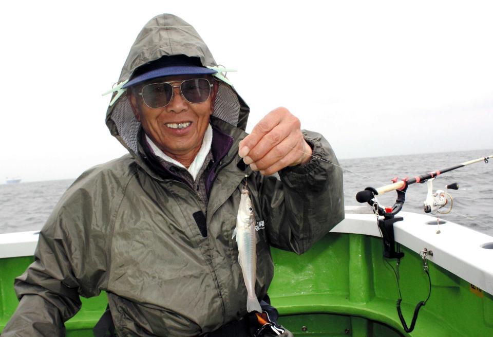 悪天候の中、５６匹の好釣果で竿頭になった村越勝さん