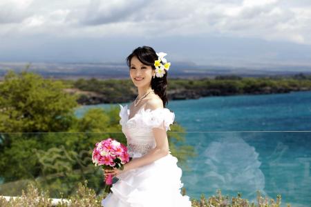 　米ハワイ島のホテルで結婚式を挙げた荒川静香さん（提供写真）