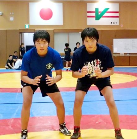 東京五輪に向けた合宿に参加した松雪泰葉（左）と成葉