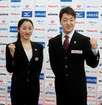 　男子シンクロ史上初の日本代表として水泳世界選手権に出場する安部篤史（右）。左は足立夢実