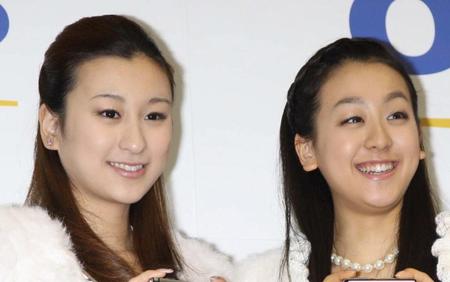 ラジオで姉妹共演した浅田真央（右）と舞