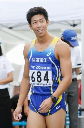 　男子２００メートルで優勝し、笑顔の田村朋也＝岐阜長良川競技場