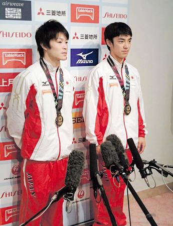 体操ニッポン祝勝会に参加した内村航平（左）と白井健三