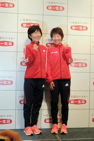 リオ五輪代表に選出された田中智美（右）と山下監督