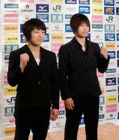 女子48キロ級で代表を争う浅見八瑠奈（左）と近藤亜美