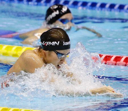 　女子２００メートル平泳ぎで優勝した金藤理絵＝東京辰巳国際水泳場