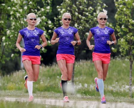 　リオデジャネイロ五輪の女子マラソンに出場することになったリュイク３姉妹＝エストニア・タルトゥ（ロイター＝共同）