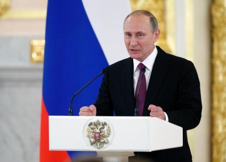 　２７日、モスクワのクレムリンで行われたロシア五輪選手壮行会で話すプーチン大統領（ＡＰ＝共同）