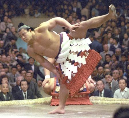 　横綱千代の富士の土俵入り＝１９８５年１月、両国国技館