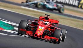 F1英国GP決勝で走行するフェラーリのセバスチャン・ベッテル=シルバーストーン(ロイター=共同)