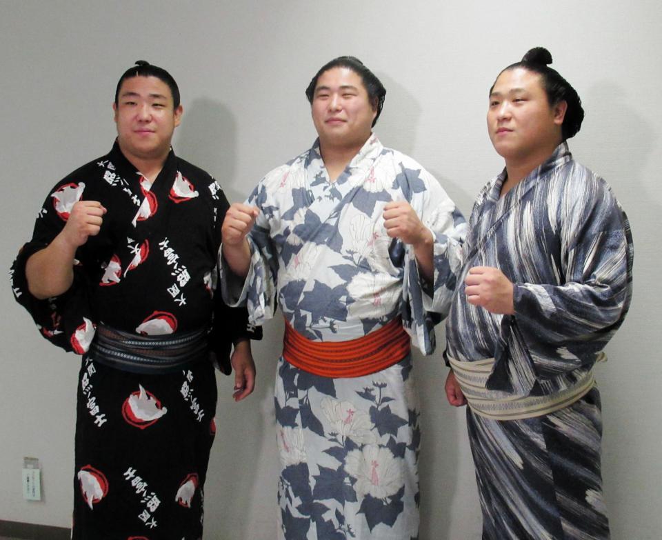 　福島に凱旋した３兄弟（左から）長男・若隆元、二男・若元春、三男・若隆景