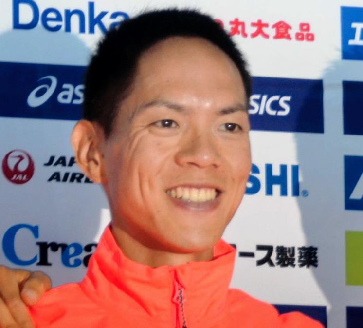 ５０キロ競歩で金メダルを獲得した鈴木雄介