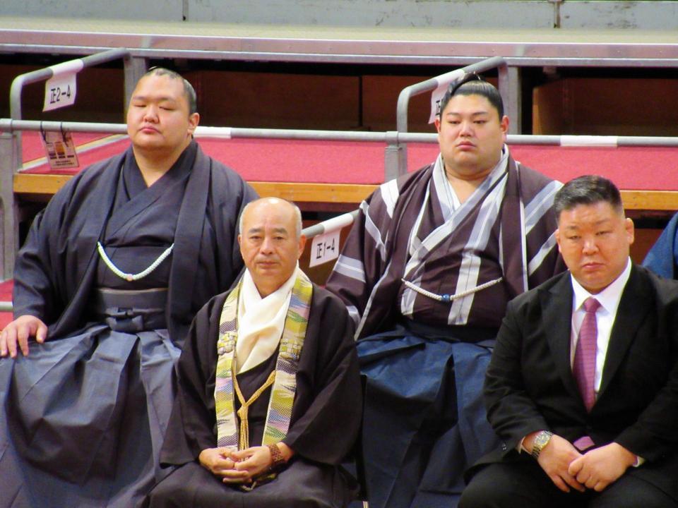 土俵祭りに参加した（後列右から）阿炎、北勝富士