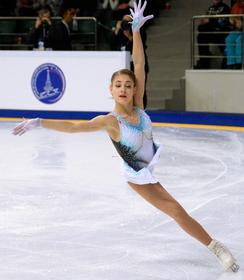 女子SPで首位に立ったアリョーナ・コストルナヤの演技(共同)