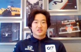 来季の自動車F1シリーズの参戦が決まり、オンライン取材に応じる角田裕毅