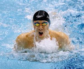 　男子１００メートル平泳ぎ（知的障害）決勝　１分３秒６１で優勝した山口尚秀＝横浜国際プール