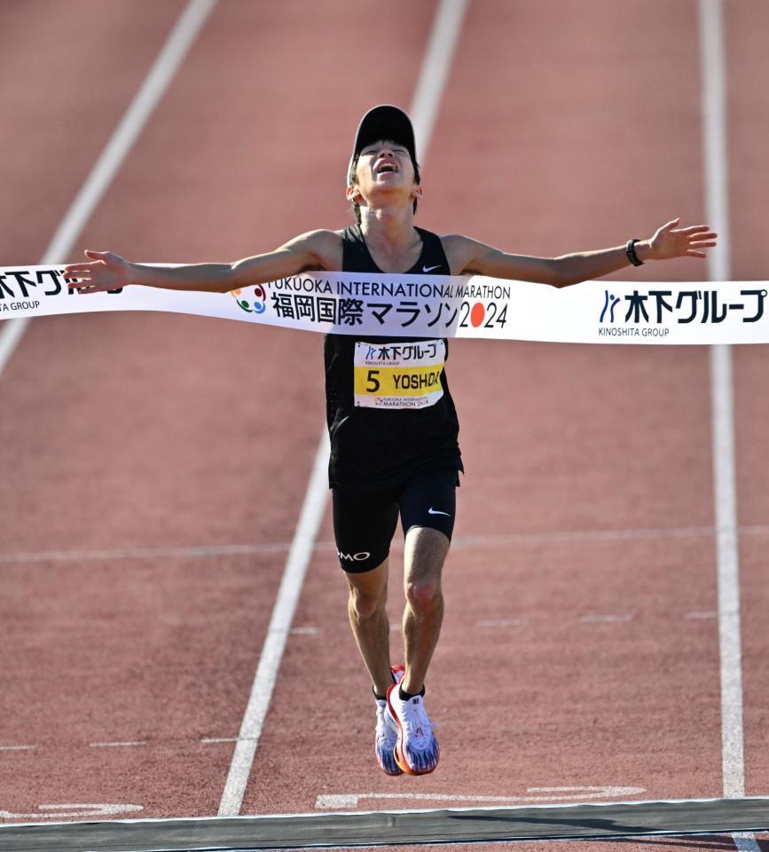 　２時間５分１６秒で優勝した吉田祐也