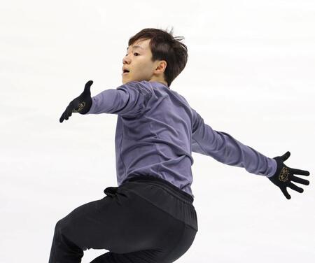 　公式練習を行う鍵山優真（撮影・中田匡峻）