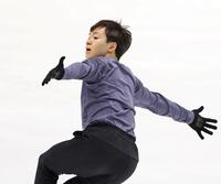 　公式練習を行う鍵山優真（撮影・中田匡峻）