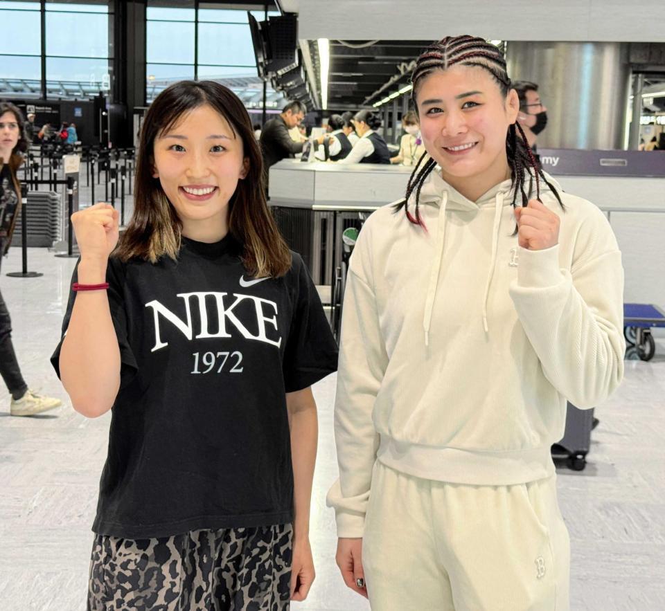 　モスクワで開催されるプロ大会に出発する須崎優衣（左）と尾崎野乃香