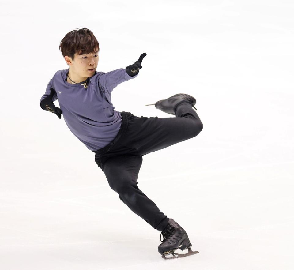 　公式練習を行う鍵山優真（撮影・中田匡峻）