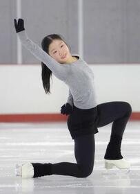 　明るい表情で練習する中井亜美（撮影・吉澤敬太）