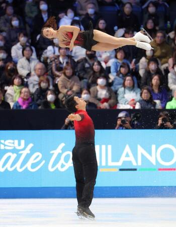 　華麗な演技を見せる三浦璃来＆木原龍一組（撮影・吉澤敬太）